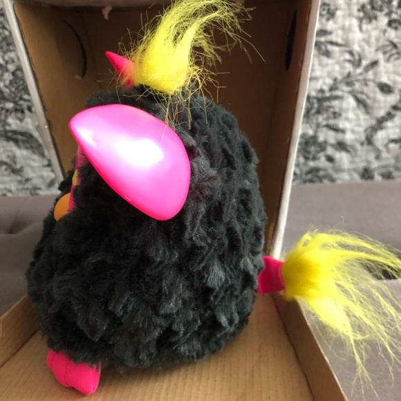 “Punky Pink” Furby - Picture 4 of 5